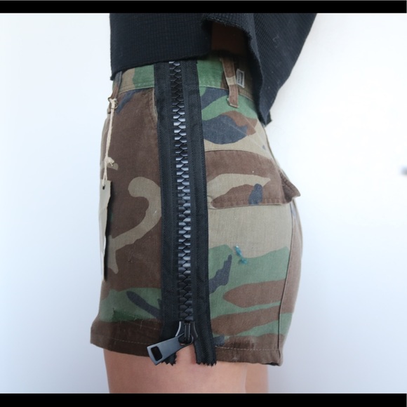 LF Army Green Shorts - Picture 3 of 4
